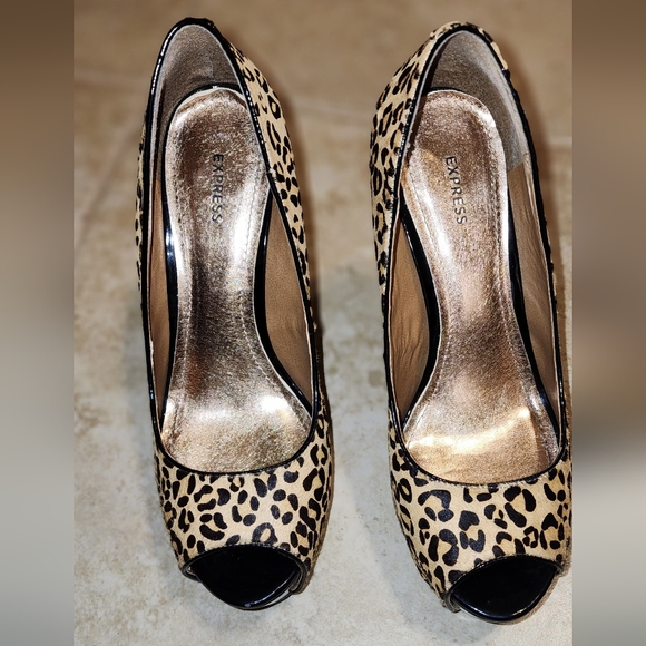 EXPRESS Leopard Calf Hair Leather Peep Toe Platform Pumps Size 8 - Picture 2 of 6